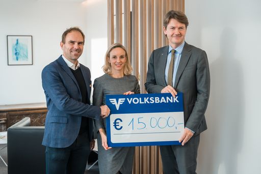 Scheckübergabe an Gernot Uhlir, Geschäftsführer der
Österreichischen Sporthilfe durch Barbara Bleier-Serentschy, Leitung
Marketing VOLKSBANK WIEN AG und Gerald Fleischmann, Generaldirektor
der VOLKSBANK WIEN AG © Robin Weigelt