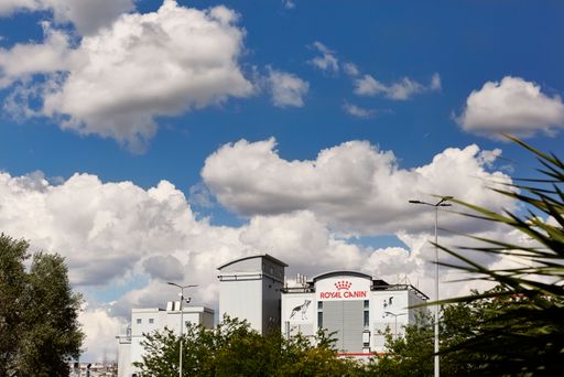 Eines der Ziele von Royal Canin, um bis zum Jahr 2025
klimaneutral zu sein: in den Fabriken und Büros 100 % Strom aus
erneuerbaren Energien zu erzeugen und gleichzeitig den
Energieverbrauch insgesamt zu senken. / Weiterer Text über ots und
www.presseportal.de/nr/106222 / Die Verwendung dieses Bildes ist für
redaktionelle Zwecke unter Beachtung ggf. genannter
Nutzungsbedingungen honorarfrei. Veröffentlichung bitte mit
Bildrechte-Hinweis.