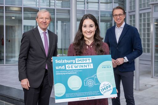 Vorschau Bild von Salzburg AG startet impflotterie für Salzburgs
Bevölkerung Foto: Salzburg AG/Leopold 02.12.2021 im Bild:
Landeshauptmann Wilfried Haslauer, Salzburg AG Pressesprecherin
Saskia Heller, Salzburg AG Generaldirektor Leonhard Schitter