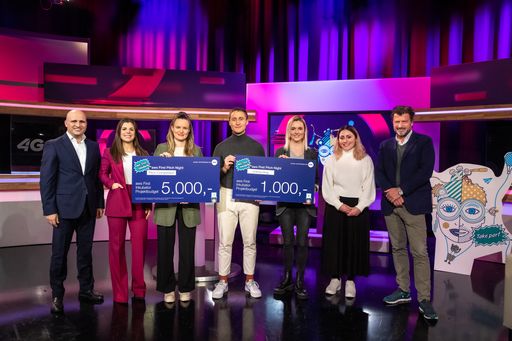 v.l. aws Geschäftsführer Bernhard Sagmeister; Laura Egg, Managing
Director aaia; Anna Greil, Gründerin von uptraded; Patrick Frank und
Esther Hummel, Co-GründerInnen von eiria; Carina Margreiter, aws
Abteilungsleiterin und Impact Investor Martin Rohla.