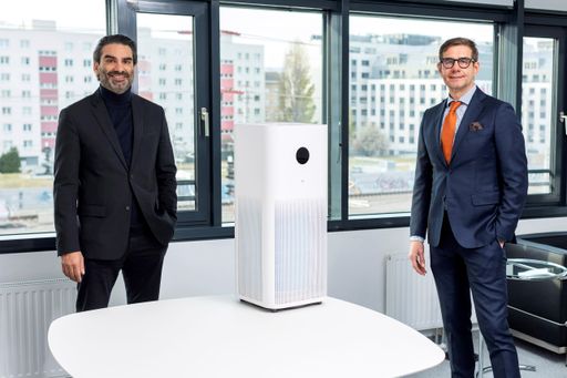 v.l. SWV WIEN Präsident Marcus Arige, Kurt Manninger- Country
Manager Xiaomi Austria.