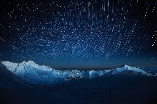  Dinieren auf 3.000 Metern Seehöhe am Stubaier
Gletscher bei Nacht: Diese außergewöhnliche Kulisse erwartet
Besucher der Gourmetnacht „Dine & Wine“ an zwei exklusiven
Abendterminen am 14. und 15. Januar 2022.
