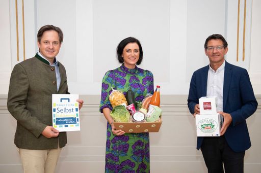 LK NÖ-Präsident Johannes Schmuckenschlager,
Bundesministerin Elisabeth Köstinger, LK Kärnten-Präsident Siegfried
Huber