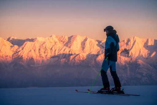 Im Panorama-Skigebiet Glungezer in Tirol genießt
man Ausblicke auf über 400 Alpengipfel.