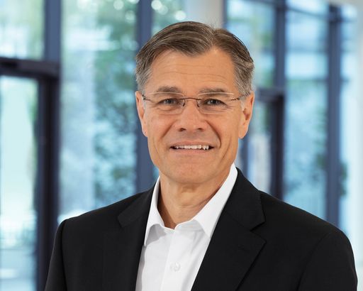  Dr. Karl Lamprecht, CEO Carl Zeiss AG / Weiterer Text über ots
und www.presseportal.de/nr/69120 / Die Verwendung dieses Bildes ist
für redaktionelle Zwecke unter Beachtung ggf. genannter
Nutzungsbedingungen honorarfrei. Veröffentlichung bitte mit
Bildrechte-Hinweis.