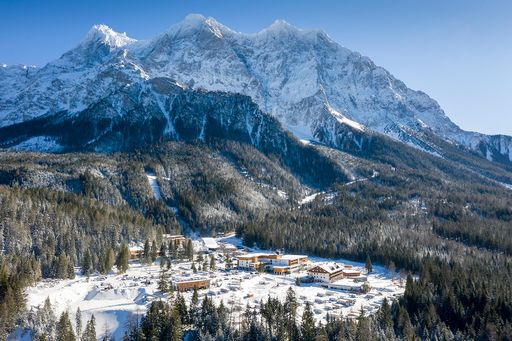  Luftaufnahme des Ferien- und Campingresorts Zugspitz Resort in
der Tiroler Zugspitz Arena