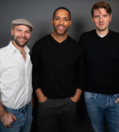  Künstlerischer Leiter Benedikt Karasek mit Neo
Musicalstar Cesár Sampson und Geschäftsführer Jérôme Berg.