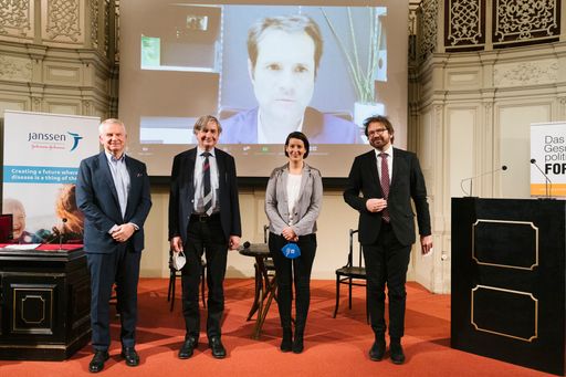  Teilnehmer v.l.n.r: Dr. Jan Oliver Huber, Leitung
Gesundheitspolitisches Forum; Univ.-Prof. Dr. Josef Smolle, Facharzt
für Dermatologie und Venerologie; Abgeordneter zum Nationalrat;
Dr.in med. univ. Katharina Reich, Sektionschefin im
Bundesministerium für Soziales, Gesundheit, Pflege und
Konsumentenschutz; Ao. Univ.-Prof. Dr. Herwig Ostermann,
Geschäftsführer der Gesundheit Österreich GmbH; Zugeschaltet (im
Bildhintergrund): Dr. Michael Heinisch, Geschäftsführer und
Vorsitzender der Vinzenz Gruppe