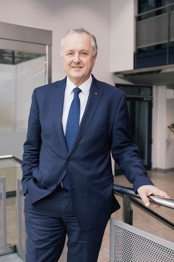 Vorstandsvorsitzender Dipl.-Ing. Karl Weidlinger,
Swietelsky AG