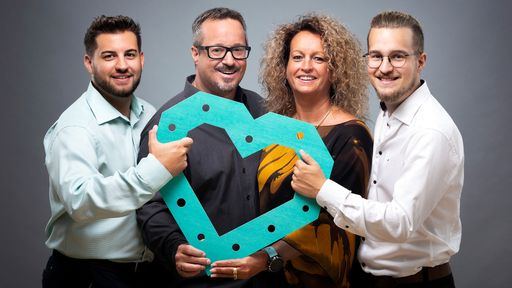  Bei Kofler - Dichtungen packt die ganze Familie
bestehend aus Vater Gernot, Mutter Silke und den beiden Söhnen
Fabian und Florian mit an.