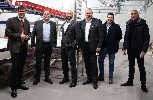  Pressefoto LR Martin Gruber, BVG Obmann Josef
Fradler, GF KARNERTA und Kärntner Fleisch GmbH Clemens Lacher, GF
KARNERTA Franz Tremschnig, BVG Prokurist Alois Weiss, GF Kärntner
Fleisch GmbH Bernhard Dolzer (vlnr)