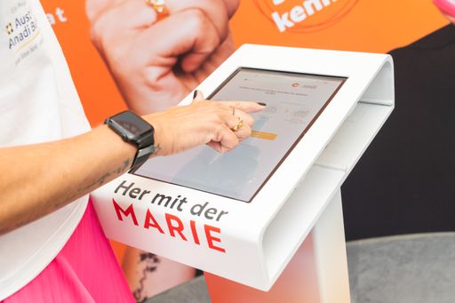 Unter der neuen Marke MARIE erobern moderne Bankdienstleistungen
in den Trafiken einen hochfrequenten Vertriebskanal.