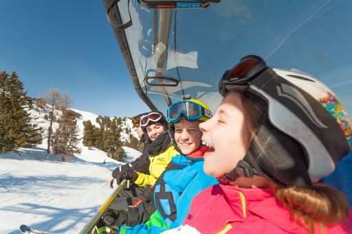  Das Skivergnügen auf der Turracher Höhe ist während
der Weihnachtsferien für die ganze Familie garantiert.