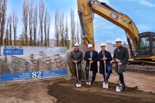 Baustart in der Idlhofgasse 70: v.l.n.r. Bmstr. DI
Alexander Pongratz (Pongratz Bau), Bmstr. Ing. Robert Fleischmann
(IFA AG), Mag. Martin Hübl, MSc MRICS (IFA AG), Bmstr. DI Marc
Kügerl (Pongratz Bau)