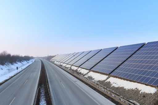 Beispiel für PV auf Autobahnen