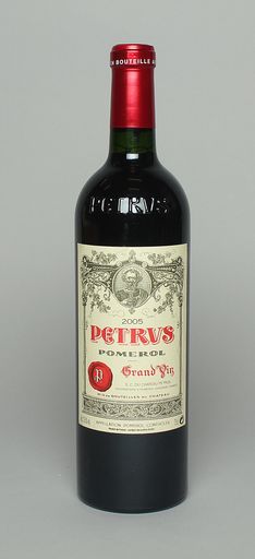  2005 Château Pétrus, Pomerol - Bordeaux - Frankreich Pétrus 2005!
Das ist Weltklasse vom vielleicht besten Merlot der Welt. Sicher von
einem der wertvollsten. 100 Falstaff-Punkte versteigert für 4.880
Euro