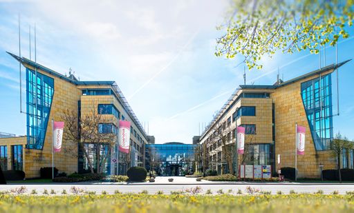 cosnova HQ Sulzbach / Weiterer Text über ots und
www.presseportal.de/nr/129219 / Die Verwendung dieses Bildes ist für
redaktionelle Zwecke unter Beachtung ggf. genannter
Nutzungsbedingungen honorarfrei. Veröffentlichung bitte mit
Bildrechte-Hinweis.
