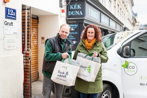 Maurice Beurskens (CEO von gurkerl.at) und Judith
Hartweger (Leiterin der „Gruft“ der Caritas)