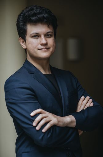 Vorschau Bild von Dirigent Aziz Shokhakimov / Weiterer Text über ots und
www.presseportal.de/nr/9021 / Die Verwendung dieses Bildes ist für
redaktionelle Zwecke unter Beachtung ggf. genannter
Nutzungsbedingungen honorarfrei. Veröffentlichung bitte mit
Bildrechte-Hinweis.