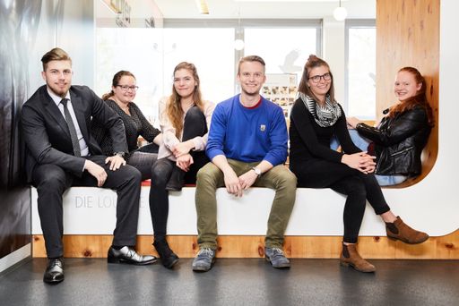  In nur sechs Semestern erhalten Mitarbeiter:innen
aus der Hotellerie neben ihrer Arbeit eine einschlägige
Fachausbildung am Tourismuskolleg Innsbruck.