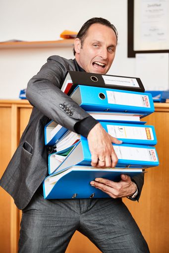 Vorschau Bild von Das von Prof. Mag. Christian Oskar Grote geführte
Kolleg für Tourismus und Freizeitwirtschaft in Innsbruck bietet
seinen Studierenden die Wahlmodule Internationale Reisewirtschaft
und E-Tourism, Sport und Eventtourismus sowie Hospitality Industry.
Der Fokus der Ausbildungsinhalte liegt dabei auf Sprachen,
Wirtschaft, Recht sowie Tourismus.