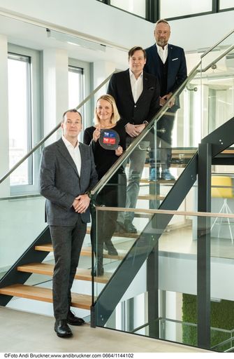 (v. u. n. o.) Linas Libikas (General Manager), Tanja Schitter
(People & Culture Manager), Christian Tobias (Mitglied der
Geschäftsleitung & Head of People & Culture), Ralf-Wolfgang Lothert
(Mitglied der Geschäftsleitung & Head of Corporate Affairs and
Communication), JTI Austria