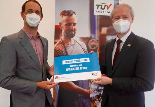 TÜV AUSTRIA CEO Stefan Haas traf Vereins-Obmann von
NF Kinder, Claas Röhl, und sicherte die Unterstützung von TÜV
AUSTRIA als Partner des neuen Forschungsprojekts zur Behandlung von
NF1 zu.