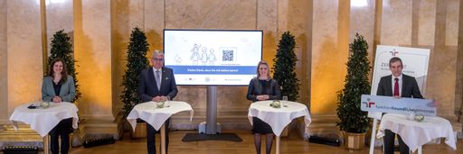Christina Geißler (UNICEF Österreich), Präs. Alfred
Riedl (Österreichischer Gemeindebund), Familienministerin Susanne
Raab (BMFFIM) und Werner Sejka (Moderation) (v.l.n.r.) bei der
feierlichen Online-Verleihung