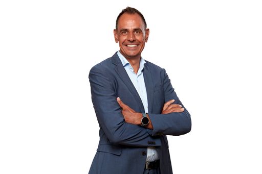  Oliver Kleboth zu den Ergebnissen seiner Beratung:
"Oftmals sind, im Gegensatz zu allgemeinen Vertriebs-Schulungen,
bereits innerhalb kürzester Zeit erste Entwicklungen in den Teams
sichtbar und führen auch zu den entsprechenden Erfolgen: die Anzahl
der Projekte nimmt schlagartig zu und auch die Abschlussquote wird
massiv gesteigert."