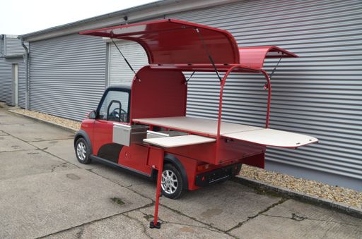 Vorschau Bild von ARI Motors Mitgründer Thomas Kuwatsch: „Wir haben
zunehmend mehr Anfragen von bestehenden oder zukünftigen Gastronomen
erhalten, die ihr Unternehmen nachhaltig aufstellen wollen und eine
elektrische Alternative zur bekannten Piaggio Ape suchen. Die Food
Trucks sind unsere Antwort darauf.”