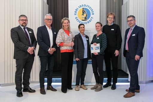 https://www.apa-fotoservice.at/galerie/26991 Im Bild v.l.n.r.:
Dr. Thomas CZYPIONKA, Leiter Health Economics & Health Policy am
IHS; Univ.-Prof. Dr. SCHWARZ, Präsident der Karl Landsteiner
Gesellschaft; Claudia SCHANZA, MA - Moderation; Dr.in Karin EGLAU,
MPH, Senior Health Expert, Planung & Systementwicklung, Gesundheit
Österreich GmbH; Dr.in Monika HACKL, Leitung des Österreichischen
Nationalen Krebsregisters Statistik Austria; Univ.-Doz. Dr. Ansgar
WELTERMANN, Leiter Tumorzentrum Oberösterreich Ordensklinikum Linz;
Dr. Andreas BRACHER, Medical Affairs Lead Oncology, MSD Österreich