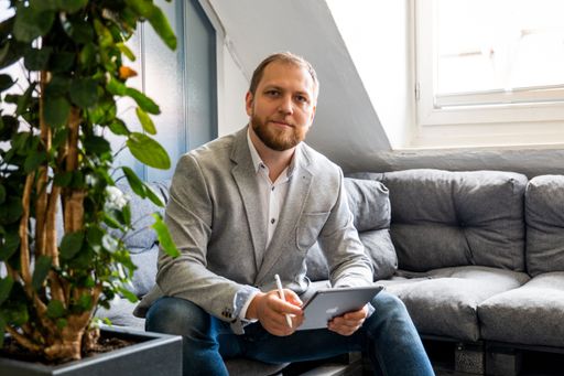 Vorschau Bild von Kirill Rubinstein ist Co-Gründer und CEO bei Rubinstein &
Schmiedel. / Weiterer Text über ots und
www.presseportal.de/nr/161275 / Die Verwendung dieses Bildes ist für
redaktionelle Zwecke unter Beachtung ggf. genannter
Nutzungsbedingungen honorarfrei. Veröffentlichung bitte mit
Bildrechte-Hinweis.