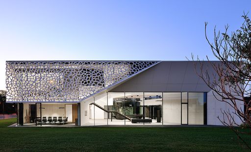 Cepovett, der französische Marktführer für Berufsbekleidung,
expandiert europaweit mit neuen Niederlassungen. Die neue A. Lafont
GmbH aus Moorrege soll die Marken Lafont und Cepovett Safety im
Bereich Arbeitskleidung in Deutschland, Österreich und der Schweiz
etablieren. / Weiterer Text über ots und
www.presseportal.de/nr/161166 / Die Verwendung dieses Bildes ist für
redaktionelle Zwecke unter Beachtung ggf. genannter
Nutzungsbedingungen honorarfrei. Veröffentlichung bitte mit
Bildrechte-Hinweis.