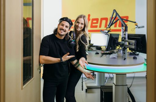 Vorschau Bild von Ben und Kerstin aus Kärntens bestgelaunter Morgenshow heißen die
Hörer:innen nicht nur on air willkommen!