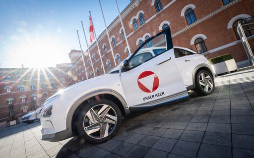 Vorschau Bild von Eines der fünf neuen Hyundai-Wasserstoffautos, die beim
Bundesheer erprobt werden.