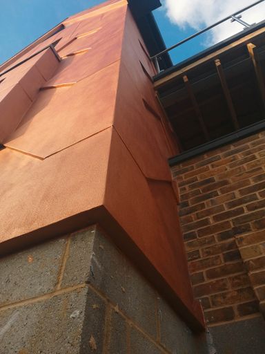 Vorschau Bild von Rostoptik verleiht der Fassade einen Vintagelook
und setzt spannende Akzente. Fassadenelemente wirken wie edel
gealtert.