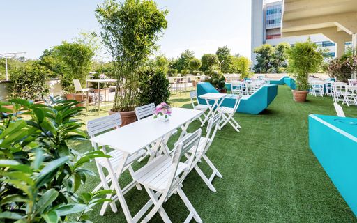  Begrünte Terrasse im Austria Center Vienna
