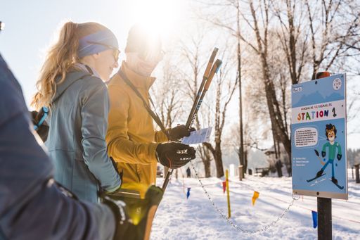 Der Nordic Park in Saalfelden Leogang ist um eine
Attraktion reicher: Mitte Jänner eröffnete die nordische
Rätselrallye am Ritzensee. Auf sieben Stationen sollen Kinder
spielerisch an den Langlaufsport herangeführt werden.