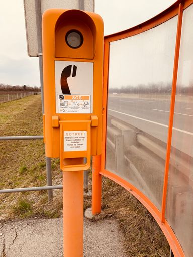 ASFINAG Notrufsäule auf der A 2 Südautobahn in Niederösterreich