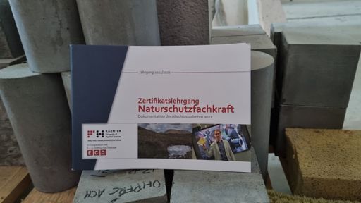  Absolventen des Lehrgangs Naturschutzfachkraft an
der FH Kärnten präsentieren in der Broschüre „Zertifikatslehrgang
Naturschutzfachkraft, Dokumentation der Abschlussarbeiten 2021“ ihre
Arbeiten.