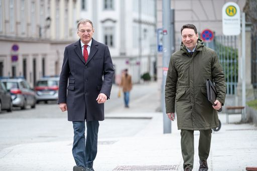  LH Thomas Stelzer und LH-Stv. Manfred Haimbuchner
am Weg zur Regierungsklausur