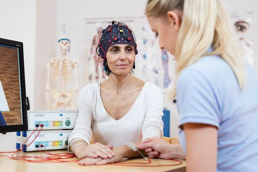 Vorschau Bild von recoveriX ist eine moderne Gehirn-Computer
Schnittstelle (Brain-Computer Interface), das die Gehirnaktivitäten
der Patienten misst und in Echtzeit an den Computer sendet.