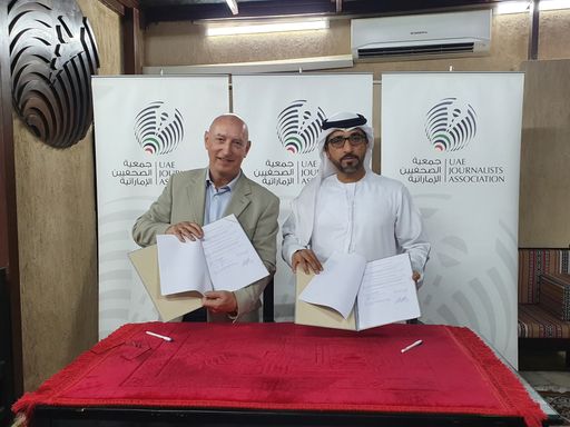  Vertragsunterzeichnung in Dubai ÖJC-Vizepräsident
Christian Stöger, JAUAE-Vorstand Mohammed Al Hammadi.