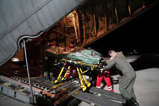 Vorschau Bild von Schwer erkrankter Soldat wird nach Österreich ausgeflogen.
