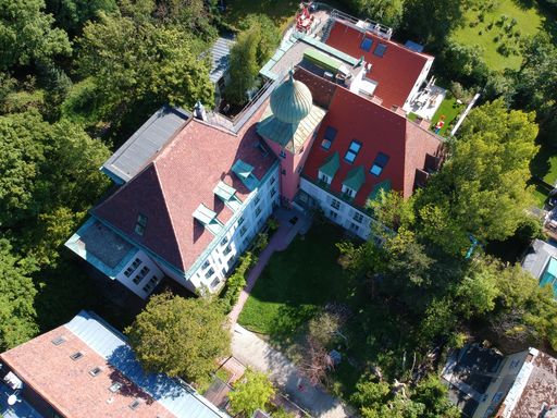 Seit Kurzem im Portfolio der 3SI Immogroup: Das
weitläufige Anwesen in der Cobenzlgasse 32, 1190 Wien.