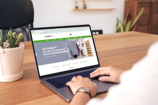 Dachfensterhersteller FAKRO bringt sein Sortiment
online
