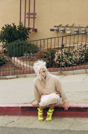  Philipp Timischl, Too blessed to be stressed, too
broke to be bothered. (BELLEVUE AVE.), 2019 © Mona Varichon