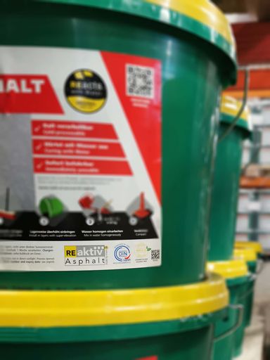 Das REaktiv-Asphalt-Siegel kennzeichnet die originale
Vialit-Technologie. Auch Lizenznehmer und Handelsmarken verwenden
das Echtheitszertifikat.