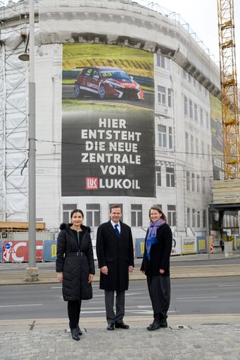Vorschau Bild von Azra Korjenic (TU Wien), Robert Gulla (LUKOIL) und
Ulrike Pitha (BOKU) zum Start des Forschungsprojektes am Wiener
Schwarzenbergplatz