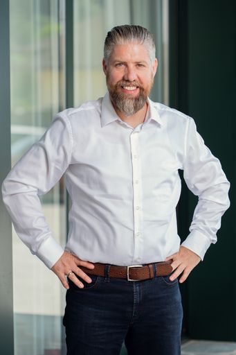 Alfred Mölzer neuer Geschäftsführer der Gira
Austria GmbH. Der 42-jährige gebürtige Kärntner wird neuer
Geschäftsführer der Gira Austria GmbH mit Sitz in Salzburg. Er folgt
Franz Einwallner, der Mitte des Jahres in den Ruhestand tritt.